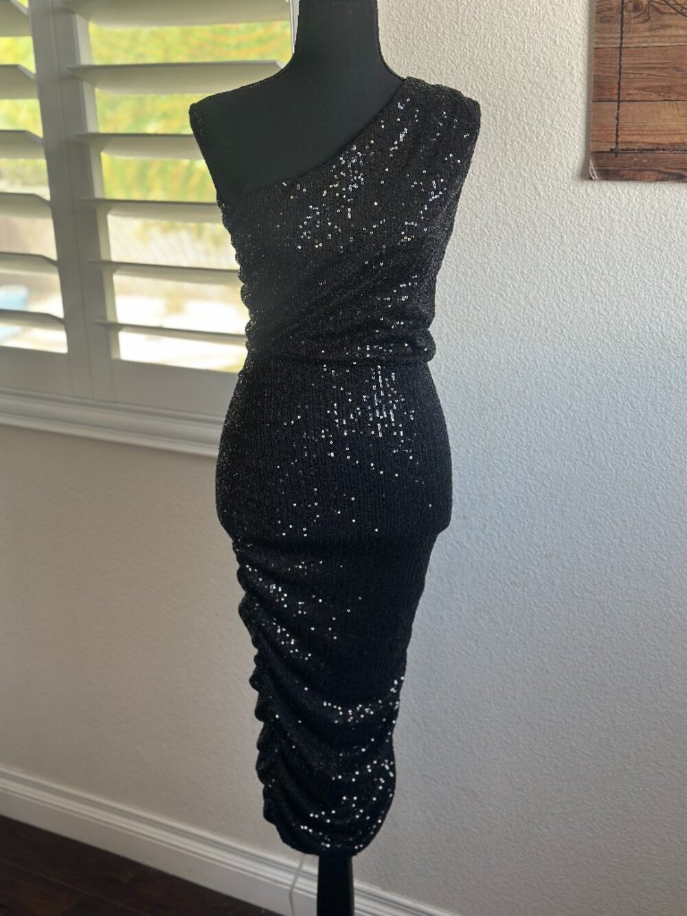 Love X Design Black Sequin One Shoulder Mini Dress